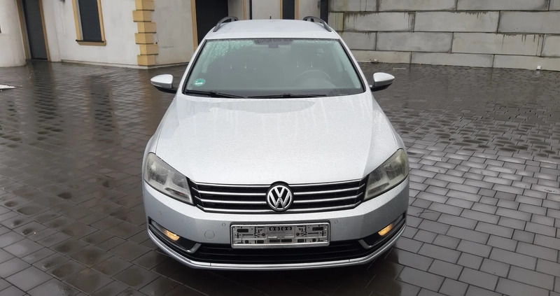 Volkswagen Passat cena 24900 przebieg: 294000, rok produkcji 2011 z Cieszanów małe 466